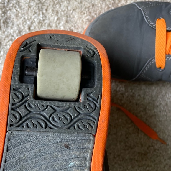 Heelys kids’ youths’ boys’ skates running shoes w/ wheels on the heels #sk8rboi - Picture 2 of 7